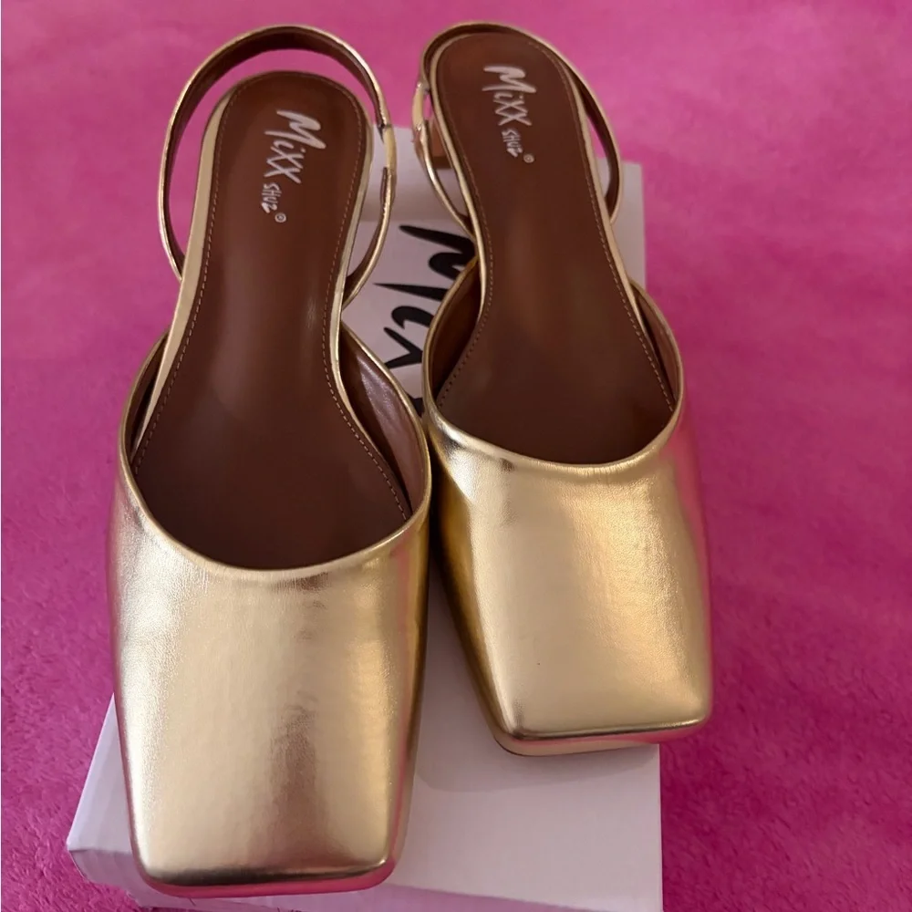 Gold Slingback Block Heel Pumps | Size 9 | Square Toe | Low Heel Dress Shoes - Picture 2 of 3